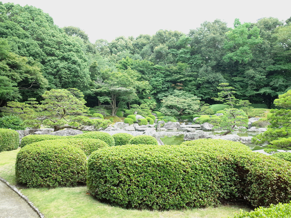 堺市堺区をはじめ関西で伐採・草刈り・砂利敷きなどを行うプロ業者をお探しなら「上谷総合サービス」まで。